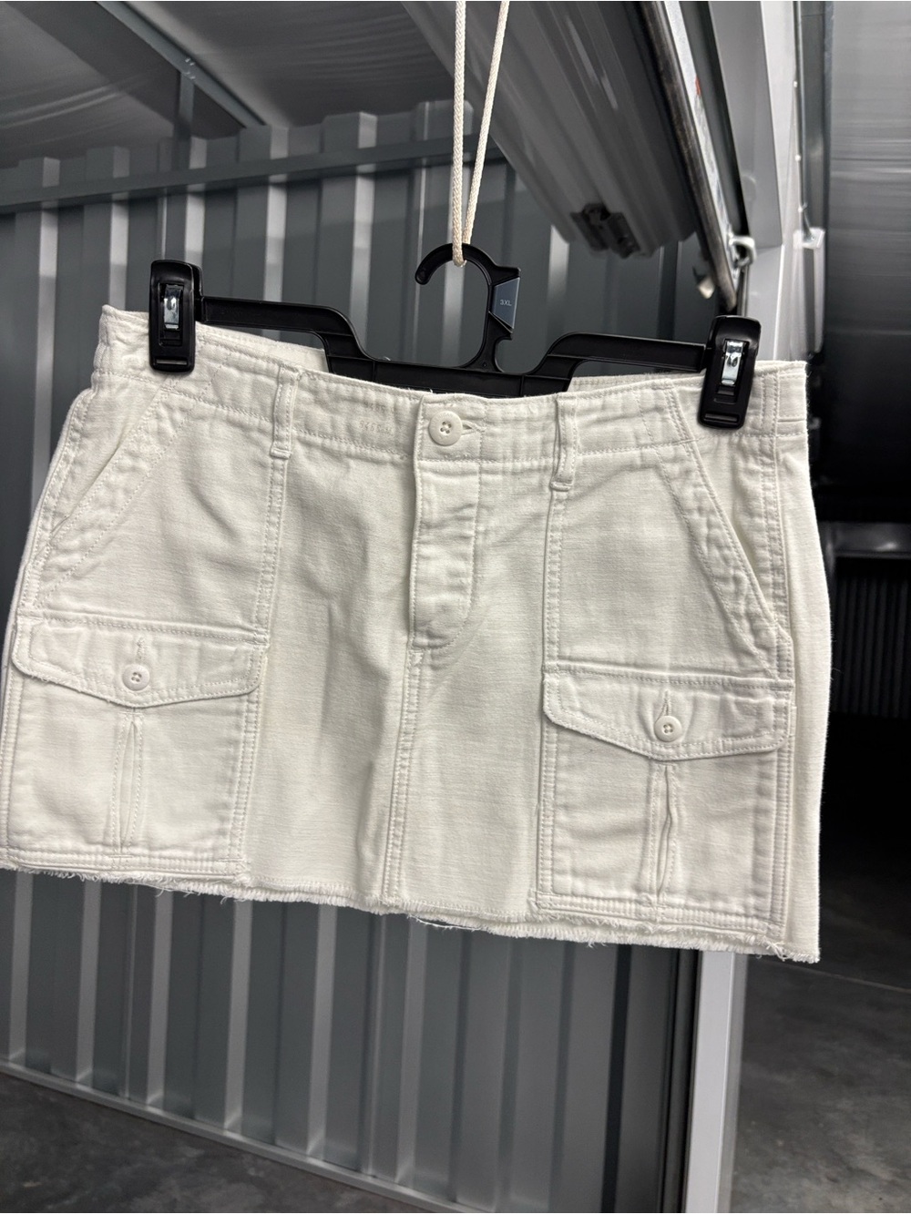 American Eagle Outfitters White Denim Jean Mini Skirt Utility Pockets Raw Hem 6